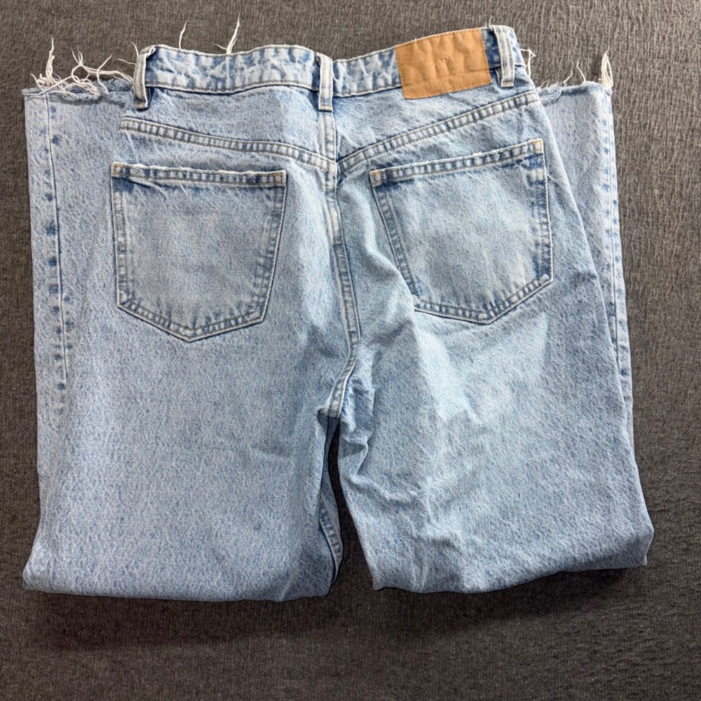 Zara High Waisted Straight Leg Jeans Light Wash Blue Raw Hem Size 6 US 38 EU